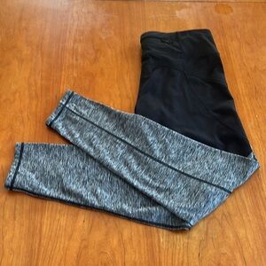 Betsey Johnson Leggings. Performance Athletic Stretch 2-Tone Black/Gray w/pocket